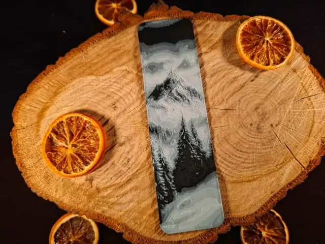 HueForge model: Snowy mountain 1 bookmark by EternalDesigns3D