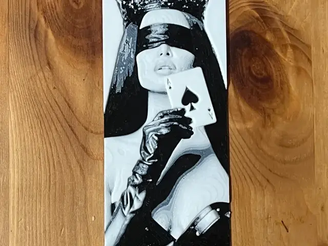 HueForge model: queen bookmark by Morganja