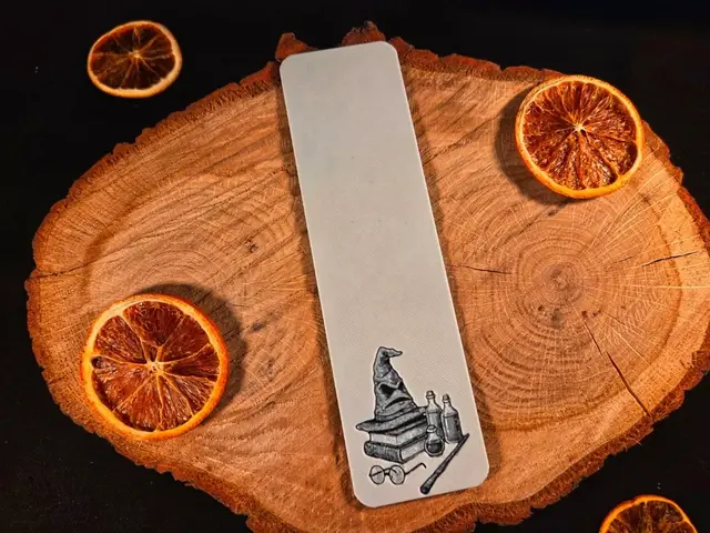 HueForge model: The sorting hat - Harry Potter - bookmark by EternalDesigns3D