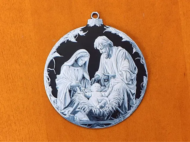 HueForge model: Nativity Christmas Tree Ornament Bauble Decoration by Sarge