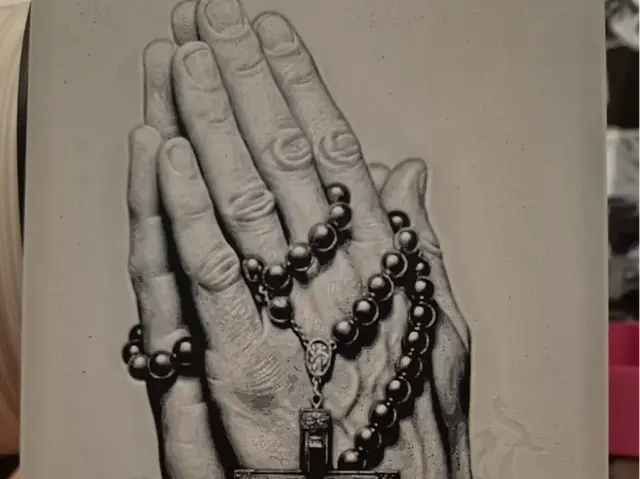 HueForge model: Pray and beads hueforge by Buntsta