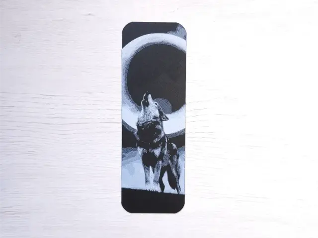 HueForge model: Wolf Howling Bookmark by Atrus Design