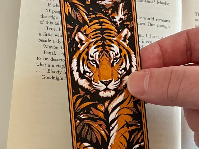 HueForge model: Tiger Bookmark by HexarHaus