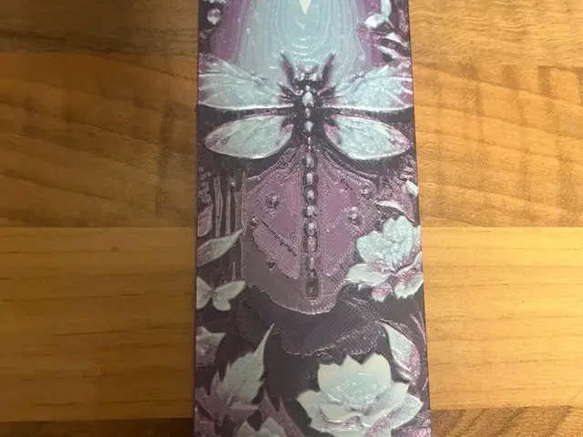 HueForge model: Dragonfly Flower Bookmark by Leafy