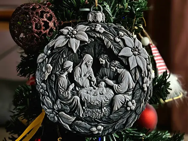 HueForge model: The Nativity of Jesus - Bauble Cristmas Ornament by C3D
