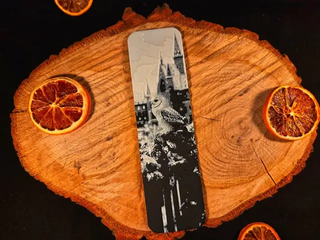 HueForge model: Hedwig in the Hogwarts bookmark by EternalDesigns3D