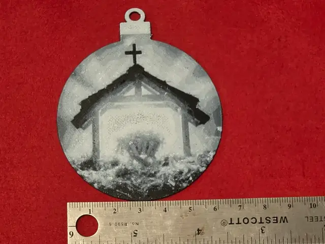 HueForge model: Baby Jesus Christmas Tree Ornament Hueforge NoAMS by AirMechDesigns