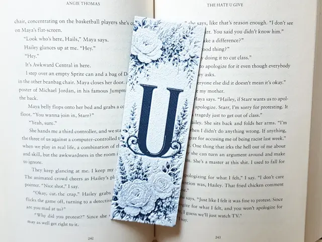 HueForge model: Bookmark, Monogram U, Floral Background, Hueforge by Dame Jo