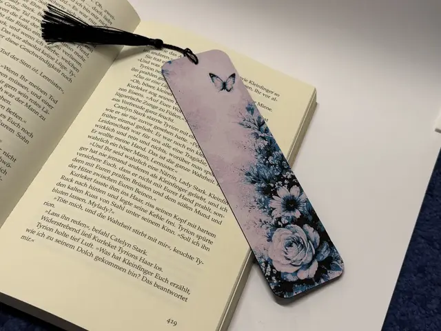 HueForge model: Floral & Butterfly Design Bookmark by Loupes