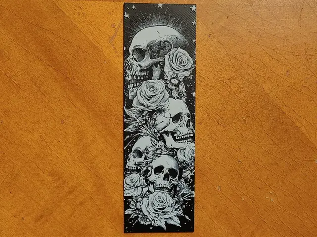 HueForge model: Skulls and Roses Bookmark - 3 Colours by Sarge
