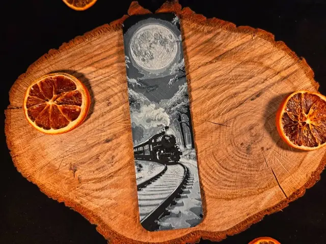 HueForge model: Train through the moon bookmark by EternalDesigns3D