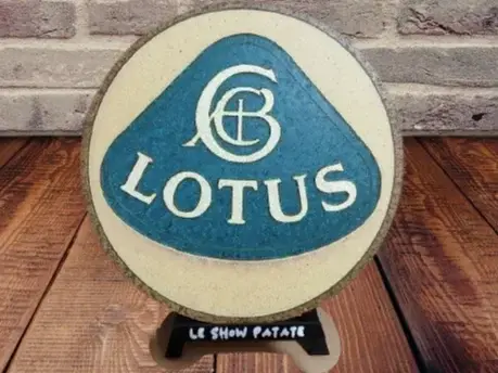 HueForge model: Plaque vintage Lotus Hueforge by leshowpatate
