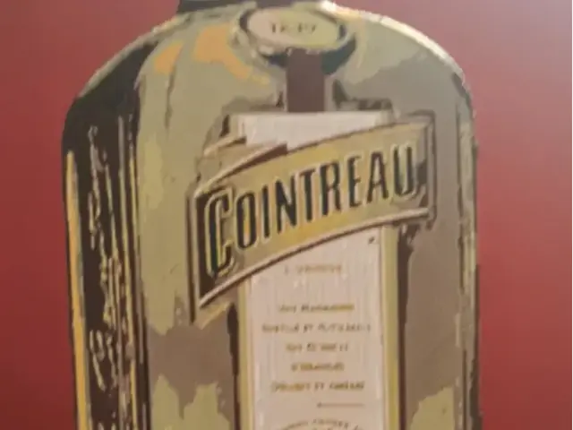 HueForge model: COINTREAU BOTTLE HUEFORGE by Cré'Art 3D