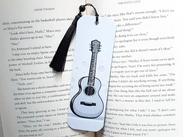 HueForge model: Bookmark, Guitar by Dame Jo