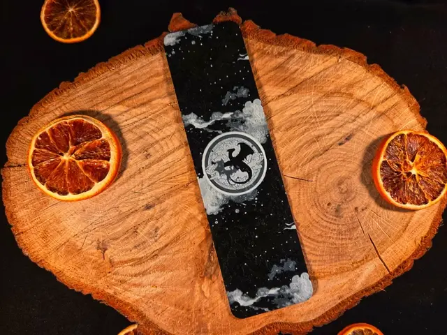 HueForge model: Fourth wing 2 black and white bookmark - hueforge by EternalDesigns3D