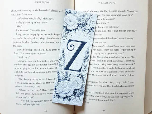 Bookmark, Monogram Z, Floral Background, Hueforge