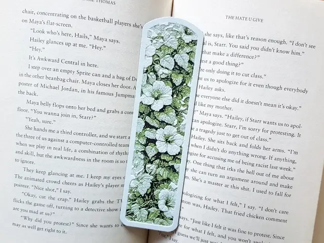 HueForge model: Bookmark, Flower Vine Green by Dame Jo