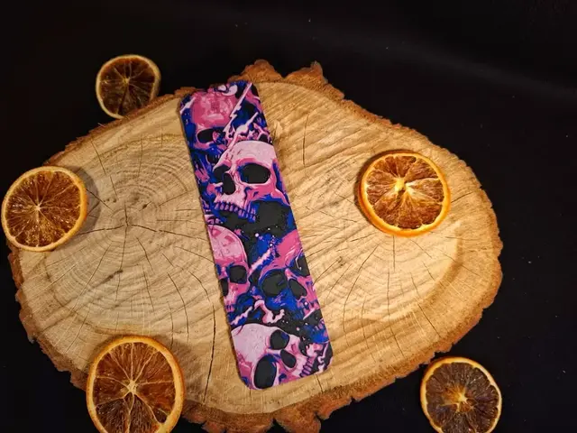 HueForge model: Magenta skull bookmark by EternalDesigns3D