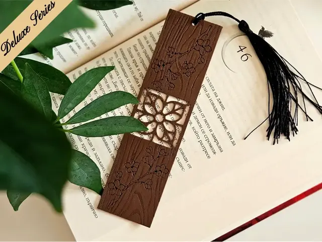 HueForge model: Blossom - Deluxe Wooden Series Bookmarks by C3D