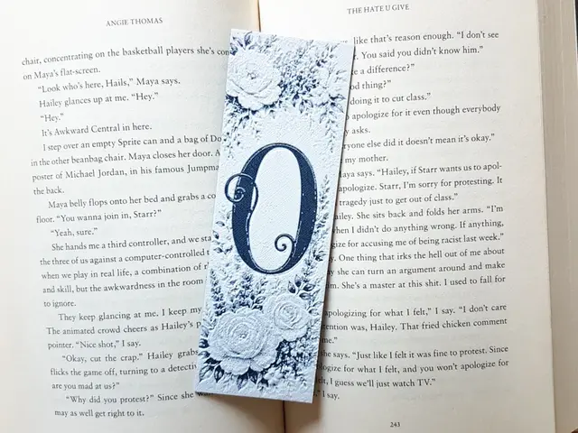 HueForge model: Bookmark, Monogram O, Floral Background, Hueforge by Dame Jo