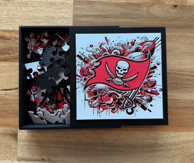 HueForge model: Puzzle Box Lid - Tampa Buccaneers by Canadian Gamer