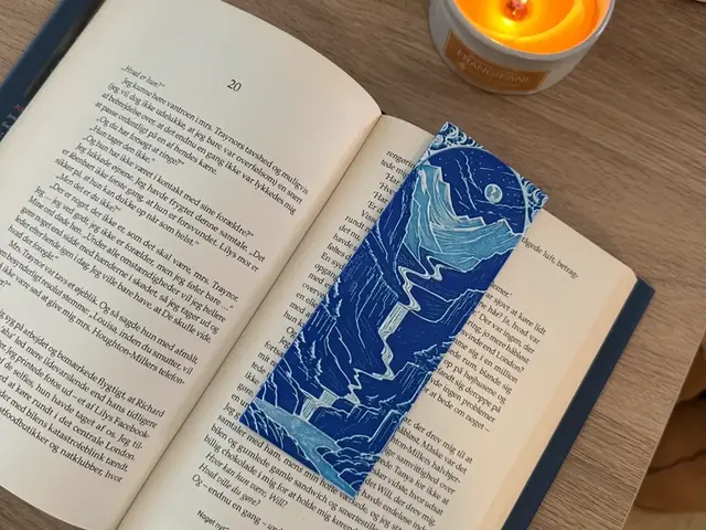 HueForge model: Winter Bookmark - Mountain River by Copenhagen Crafter