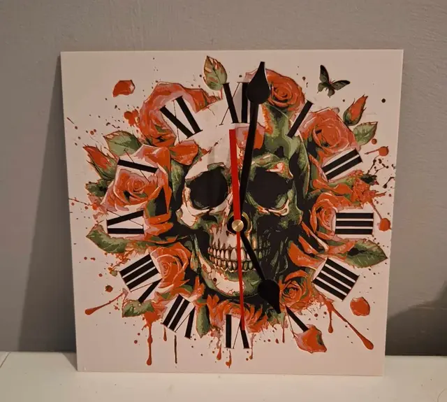 HueForge model: Skull and roses clock - 4 colours by 3dGlow