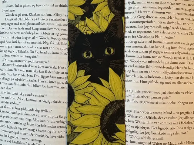 HueForge model: Sunflower Cat Bookmark by Copenhagen Crafter