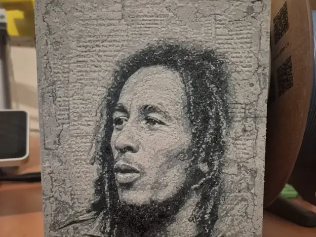 HueForge model: bob marley papercut hueforge by Buntsta