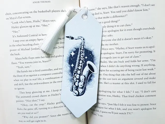 HueForge model: Bookmark, Saxophone by Dame Jo