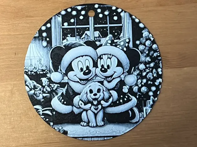 HueForge model: Minnie and mickey mouse bauble by Morganja