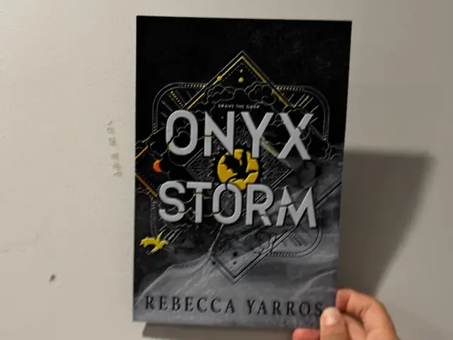 HueForge model: Onyx Storm Book Cover - Hueforge Print by cyanidesugar