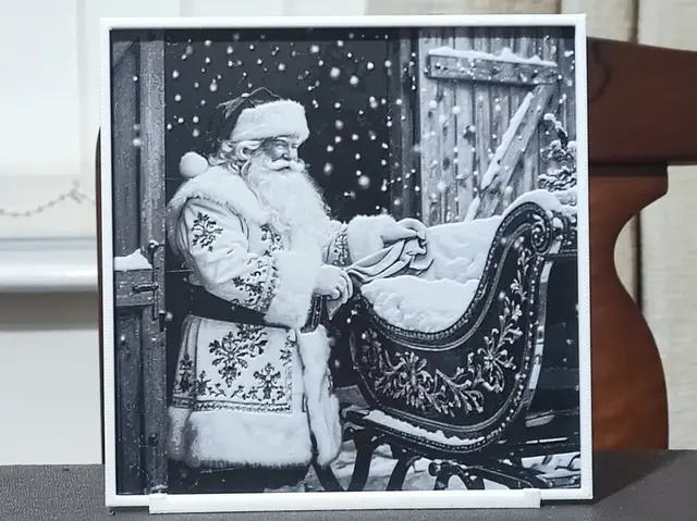 HueForge model: Cleaning The Sleigh - HueForge 3 Color by BoDad