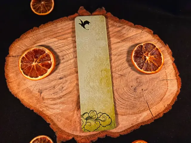HueForge model: fourth wing dragon bookmark - hueforge by EternalDesigns3D