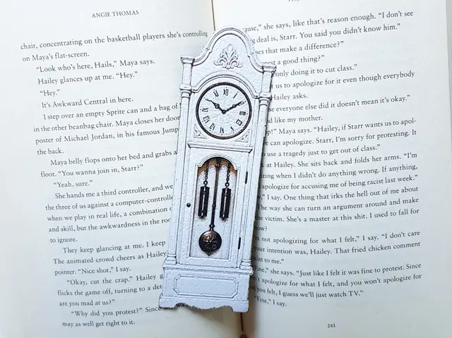HueForge model: Bookmark, Grandfather Clock, Country Style by Dame Jo