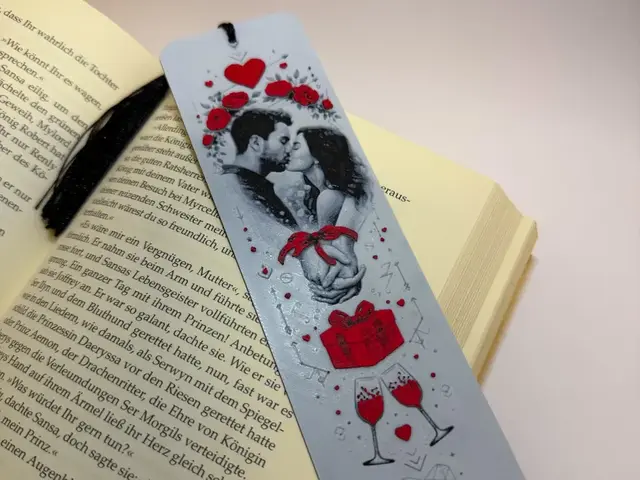 HueForge model: Valentine’s Day Bookmark by Loupes