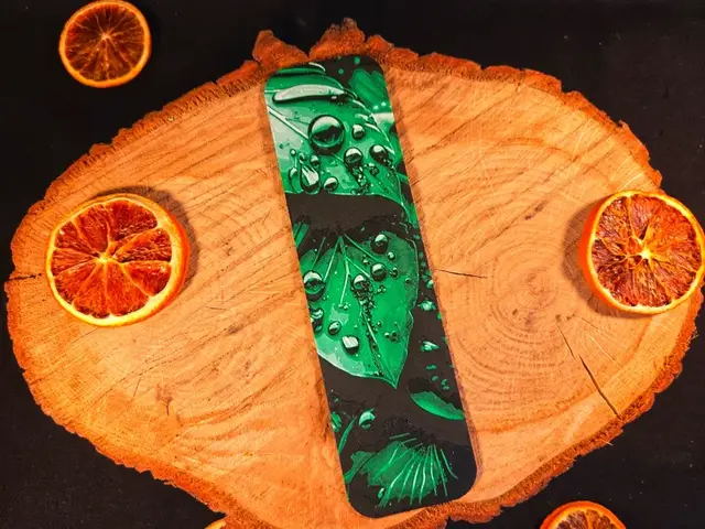 HueForge model: Green leaf 3 bookmark by EternalDesigns3D