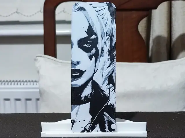 HueForge model: Harley Quinn Bookmark - 2 Color by BoDad