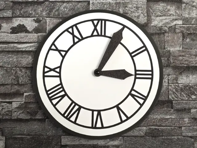 Hueforge clock Back to the futur design