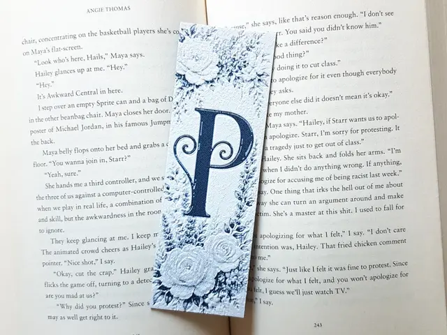 HueForge model: Bookmark, Monogram P, Floral Background, Hueforge by Dame Jo