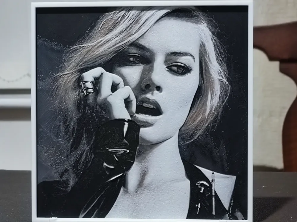 Margot Robbie (Improved) - HueForge 3 Color by BoDad HueForge model: Margot Robbie (Improved) - HueForge 3 Color by BoDad