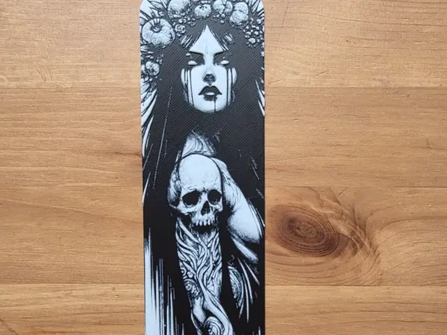 HueForge model: Girl And Skull Bookmark by Morganja