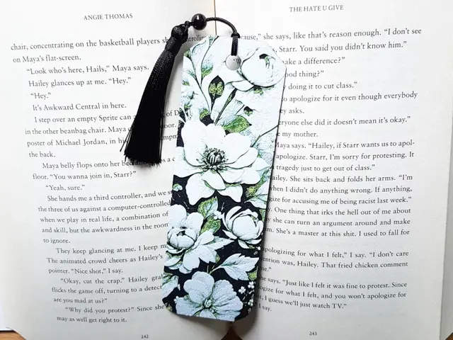 HueForge model: Bookmark, Flower Garden by Dame Jo