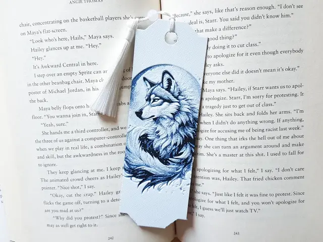 HueForge model: Bookmark, Wolf by Dame Jo