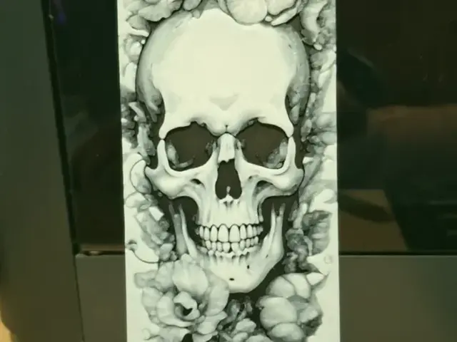 HueForge model: Skull and flowers bookmark - Just 2 colours v1 by 3dGlow