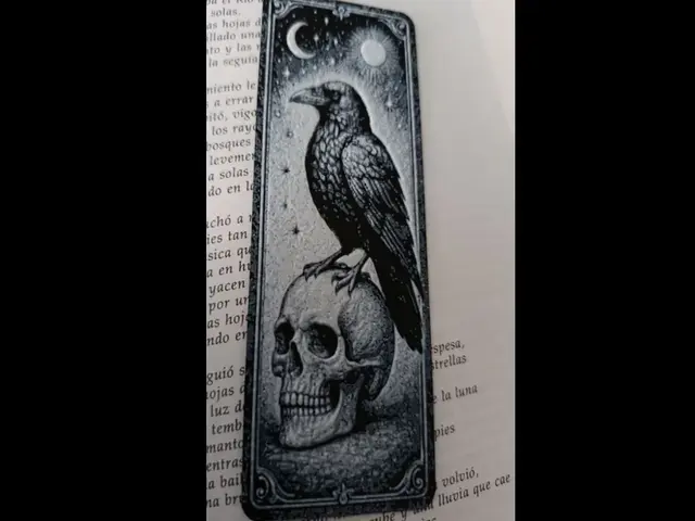 HueForge model: "The Crow and the Skull" by FYTY112