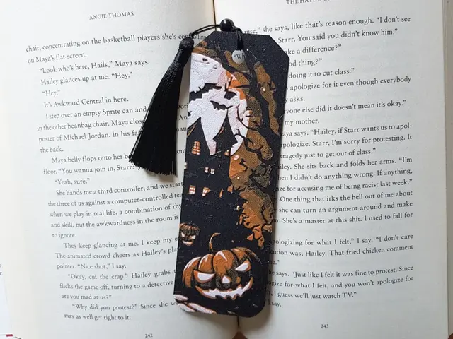 HueForge model: Bookmark, Haunted House, Halloween by Dame Jo
