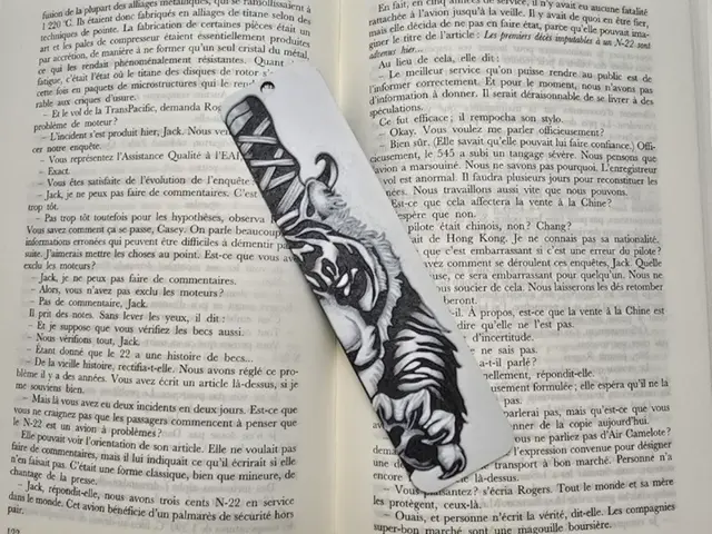 HueForge model: Bookmark Knife Tiger  Only Black & White by Kactus Fpv