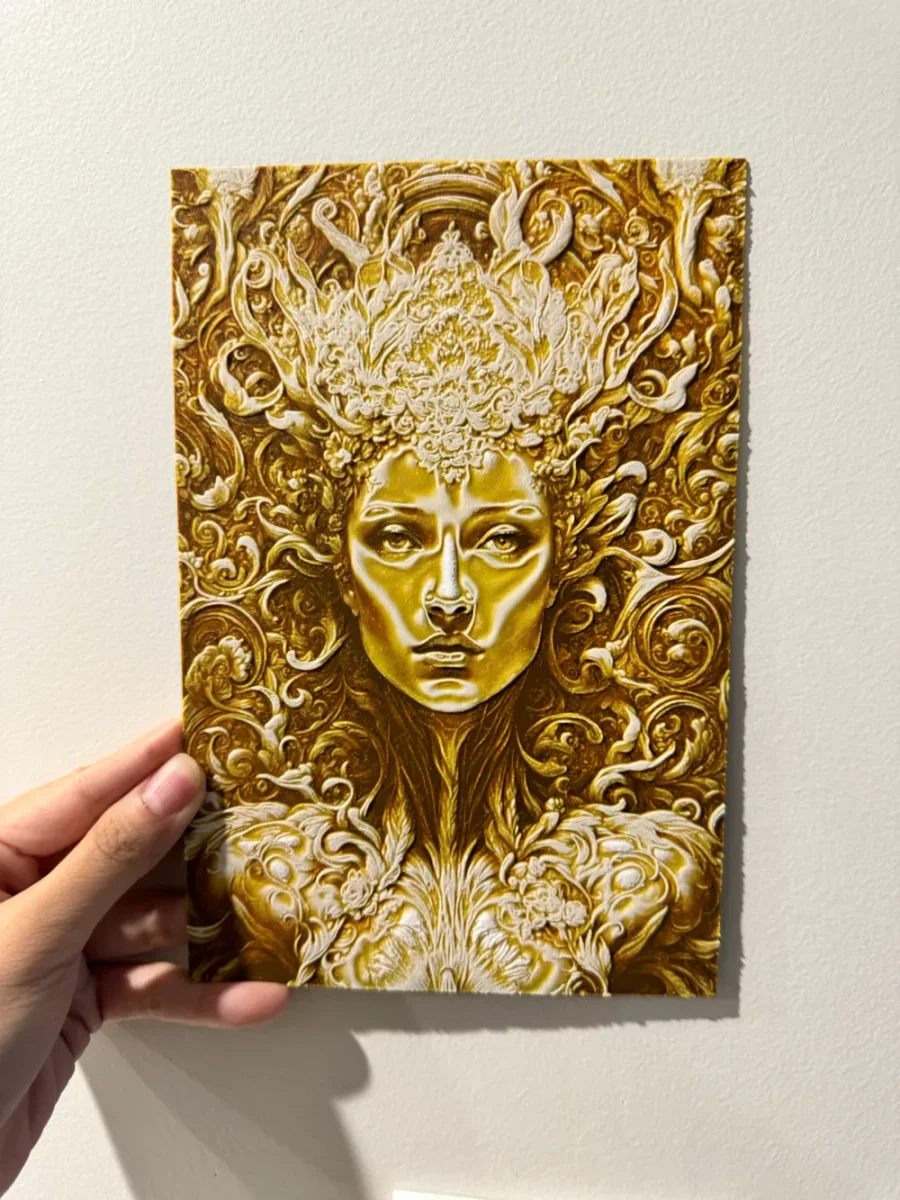 Gold Queen - HueForge Print by cyanidesugar HueForge model: Gold Queen - HueForge Print by cyanidesugar
