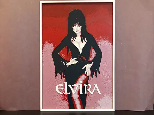 HueForge model: Elvira Mistress of the Dark Hueforge by Estiv
